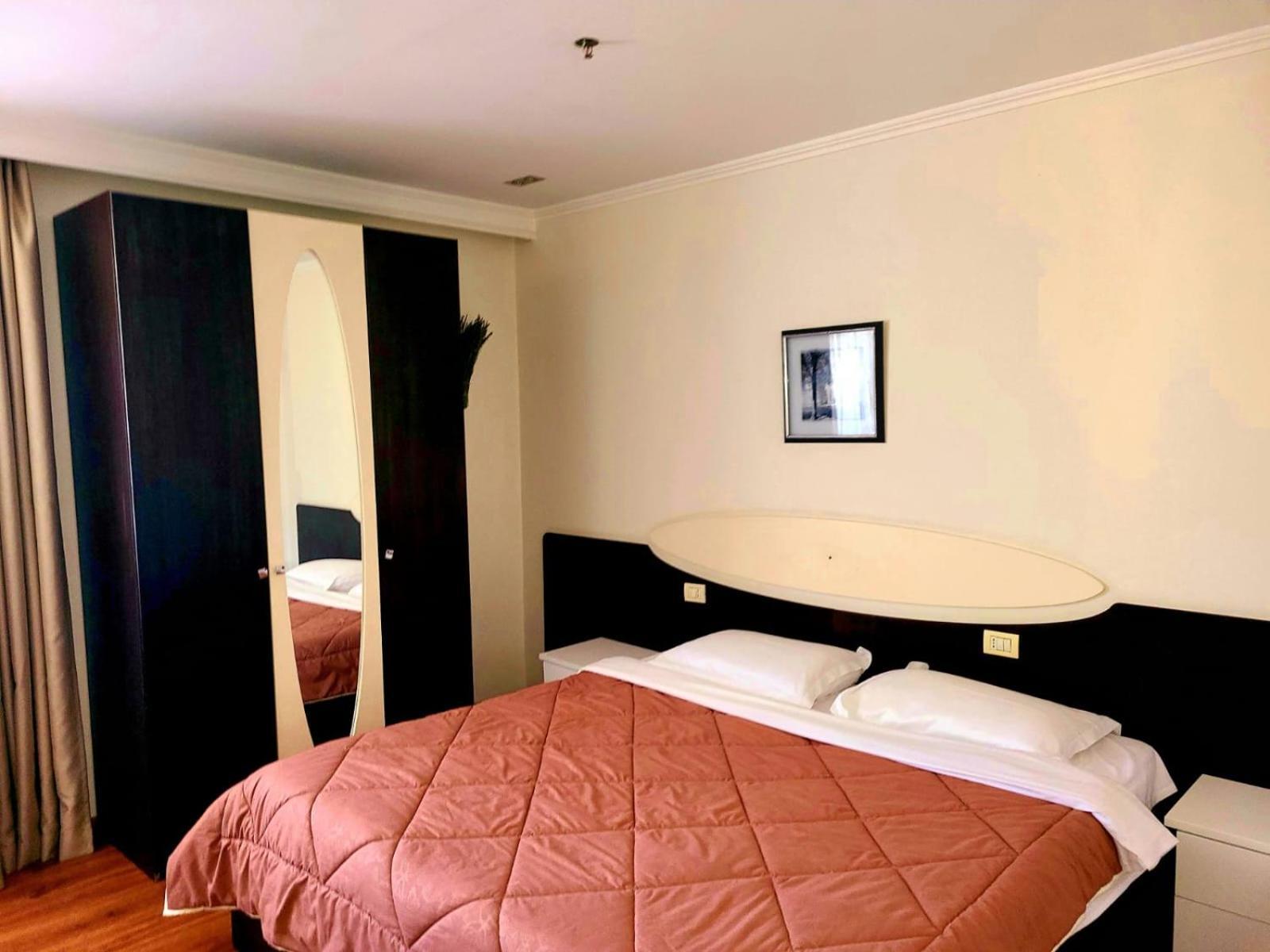 Hotel Alysa Korce Eksteriør billede